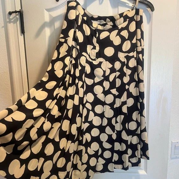 2PC Set CHANEL blouse & skirt set! Gorgeous - Picture 6 of 16